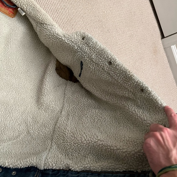 Levi Sherpa mens large jacket, barely used. - Picture 3 of 5